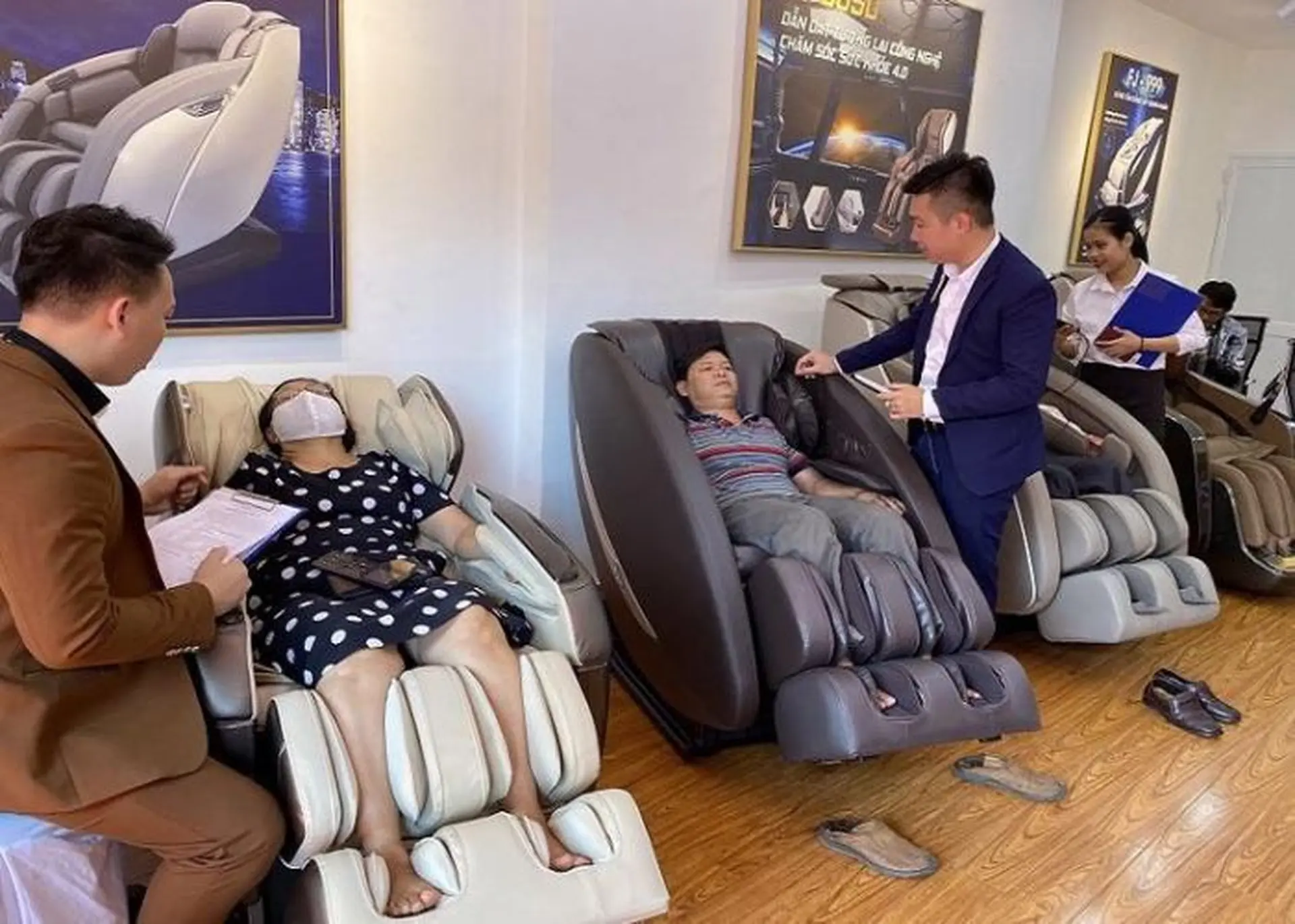 ghe-massage-danh-cho-nguoi-gia