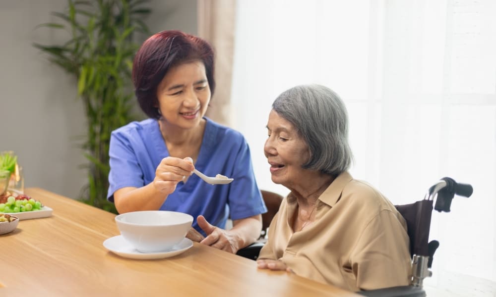 mua-gi-tam-bo-cho-nguoi-gia