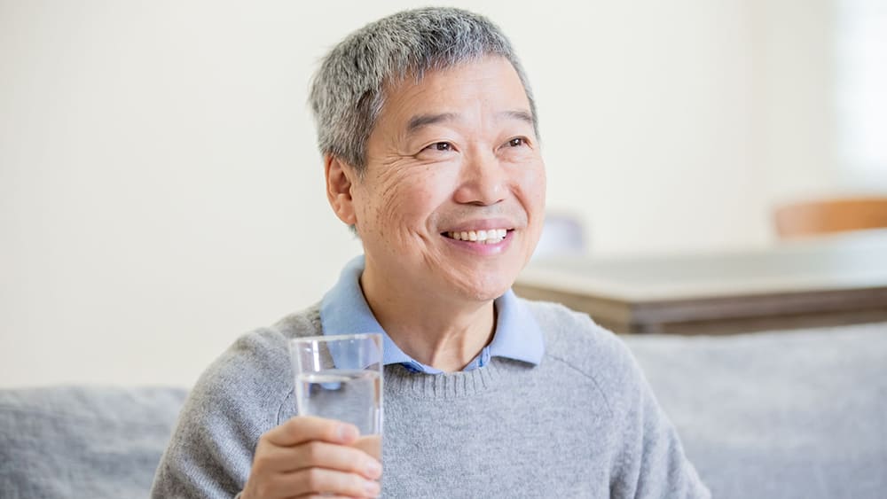 benh-co-rut-chan-tay-o-nguoi-gia