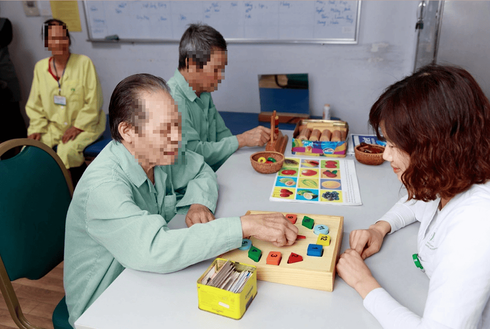 dieu-tri-benh-lan-o-nguoi-gia