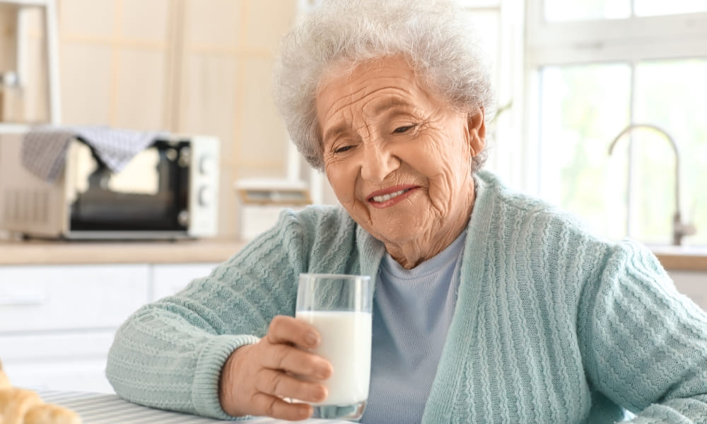 người già mất ngủ nên uống gì