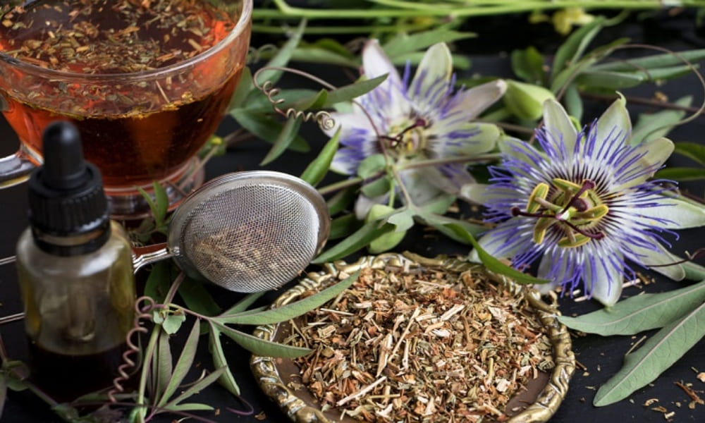 người già mất ngủ nên uống gì