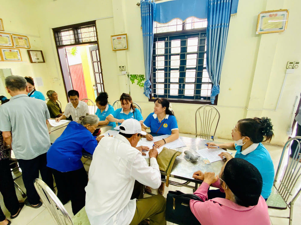 trợ cấp người già trên 80 tuổi