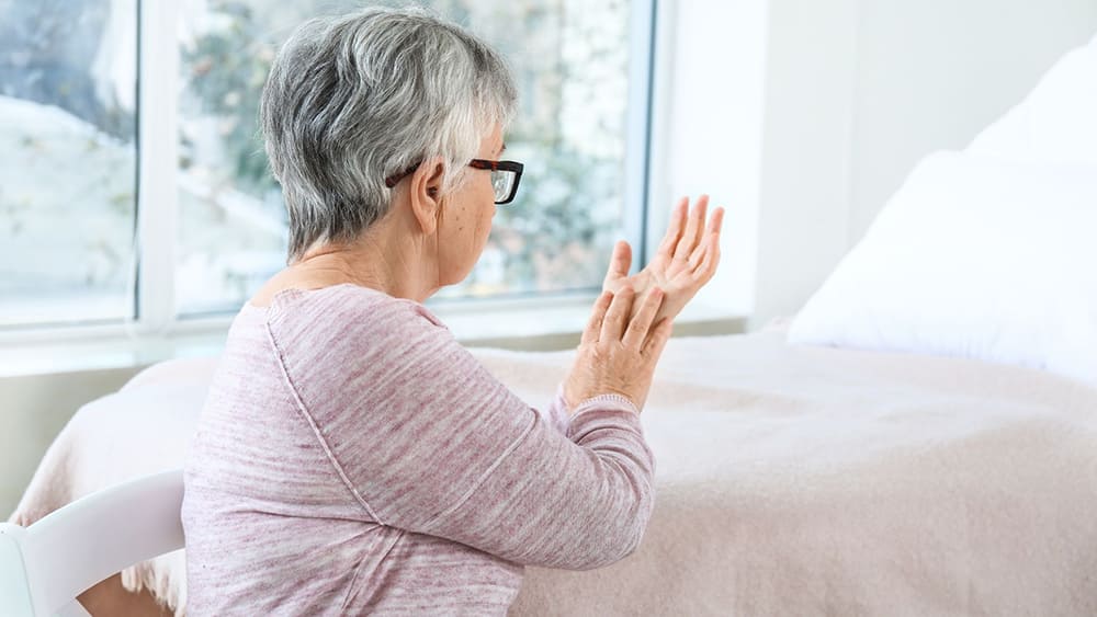 bệnh run tay ở người già