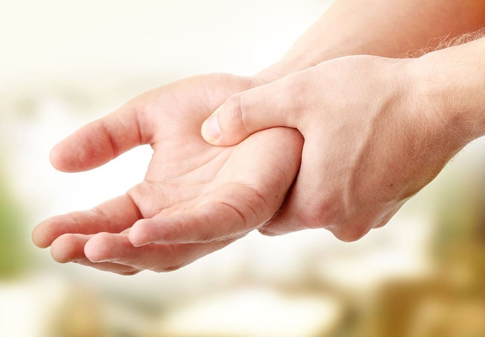 bệnh run tay ở người già