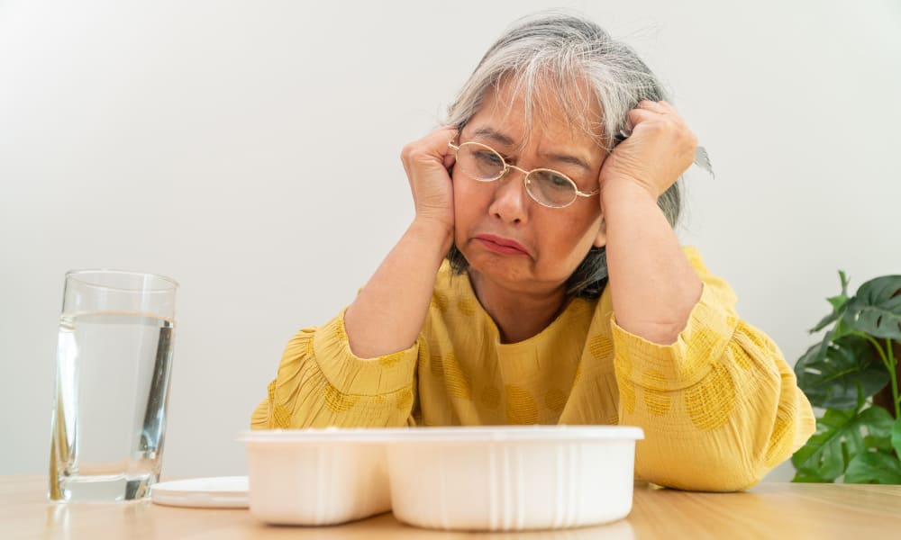 người già biếng ăn