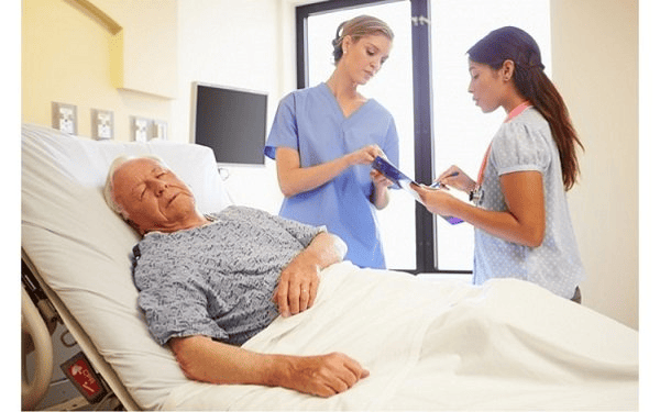 người già nằm lâu bị loét