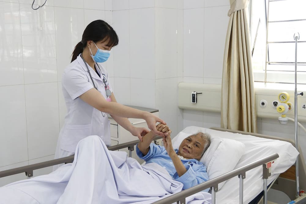 tai biến nhẹ ở người già