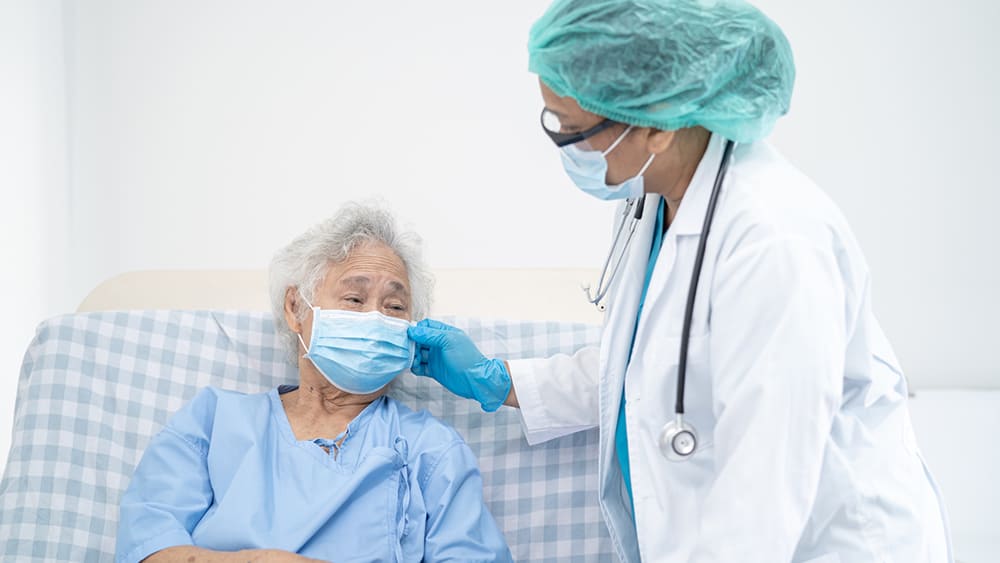 chăm sóc người già bị viêm phổi