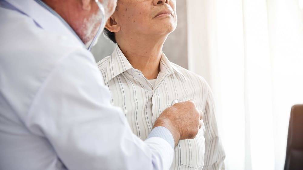 chăm sóc người già bị viêm phổi