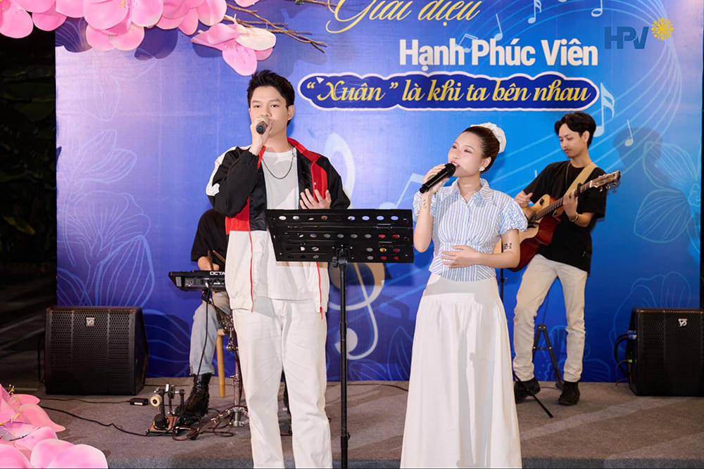 Giai Điệu Hạnh Phúc Viên Số Đầu Tiên