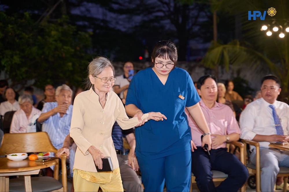 Giai Điệu Hạnh Phúc Viên Số Đầu Tiên