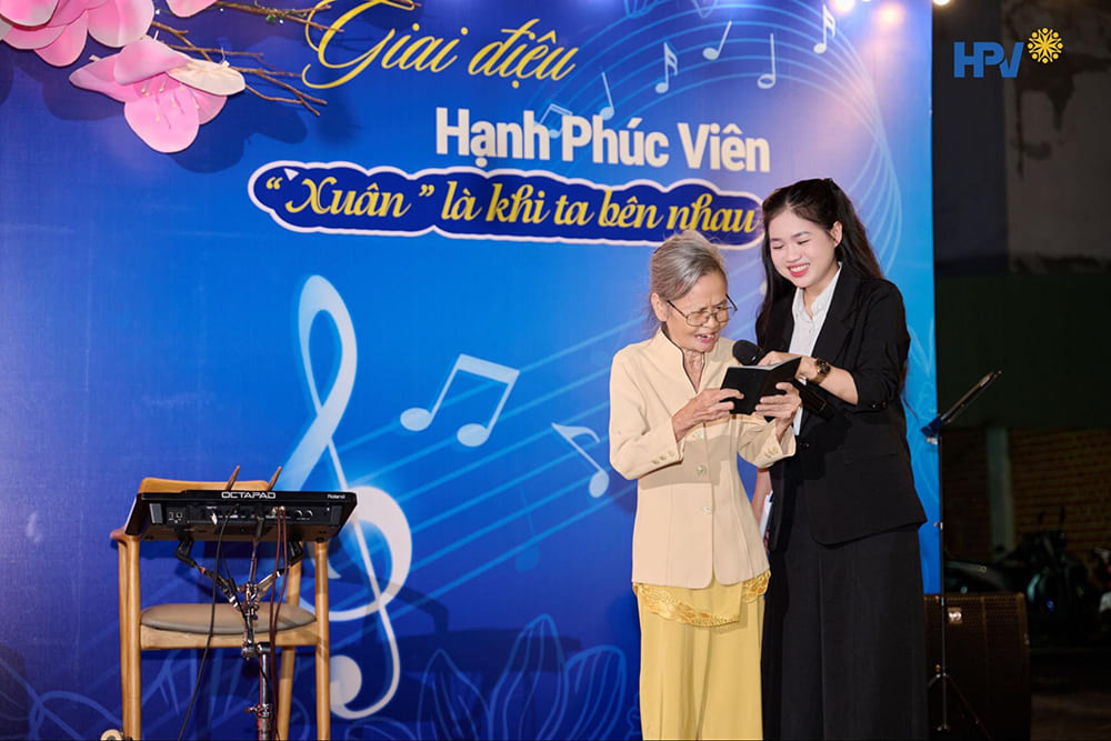 Giai Điệu Hạnh Phúc Viên Số Đầu Tiên