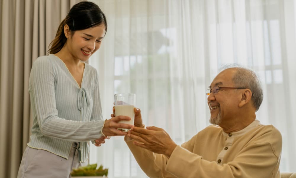 người già uống sữa đậu nành có tốt không