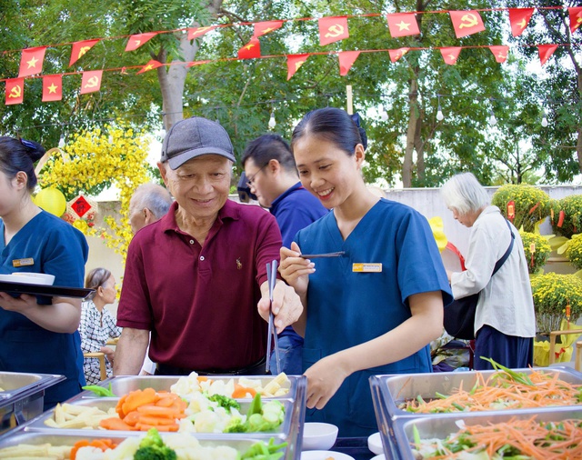 Viện Dưỡng lão Hạnh Phúc Viên tạo không khí Tết cho những người cao tuổi